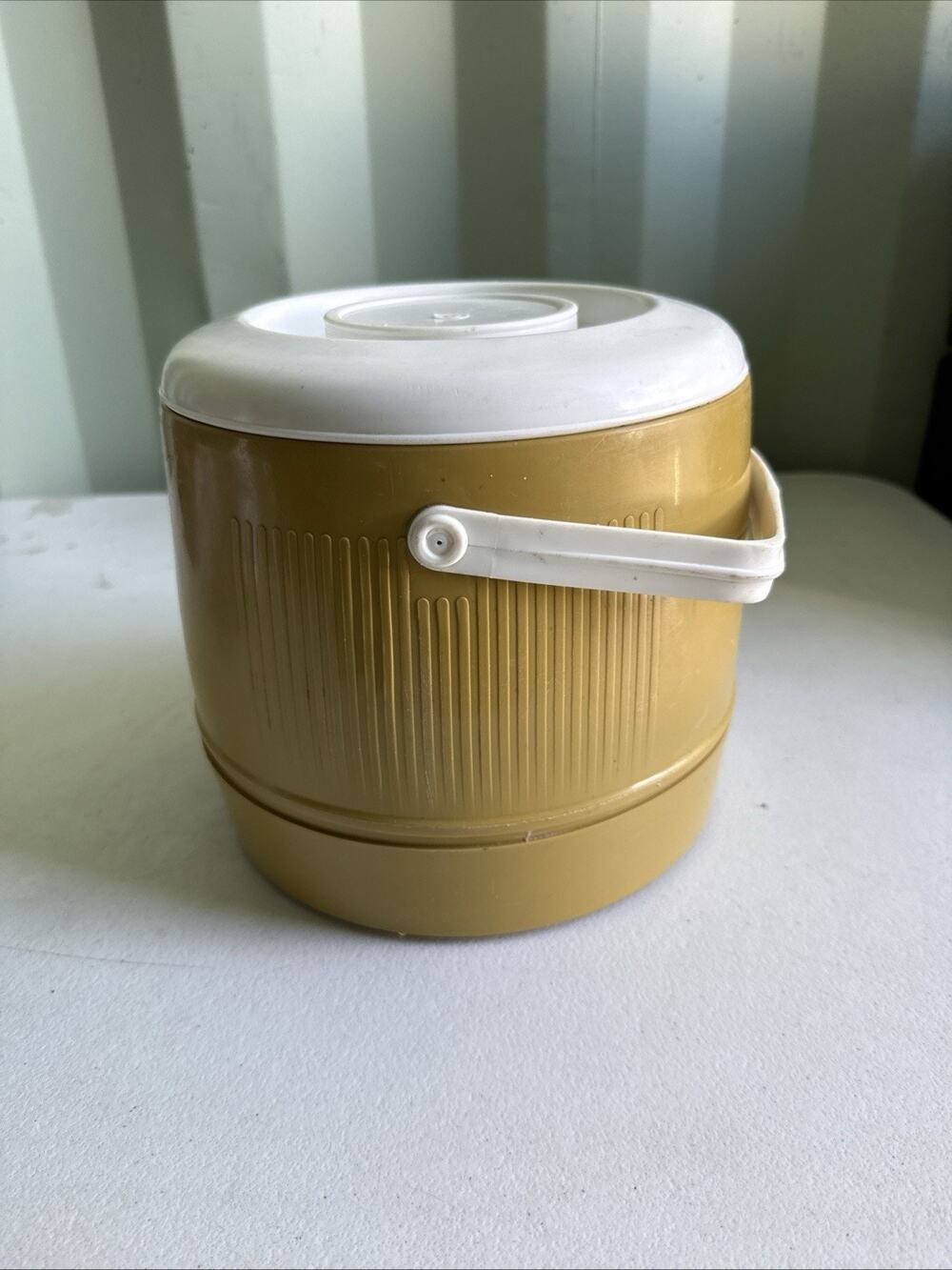 Vintage MCM Bee Plastic Insulated Ice Bucket With Lid And Handle Gold Yellow